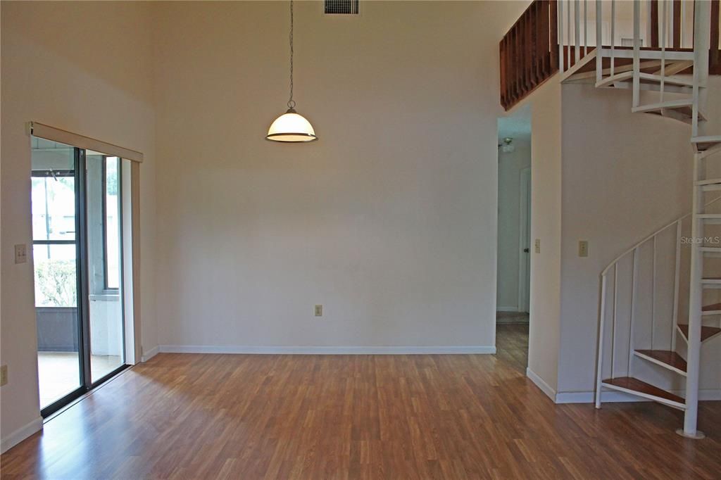 For Rent: $1,650 (2 beds, 2 baths, 925 Square Feet)