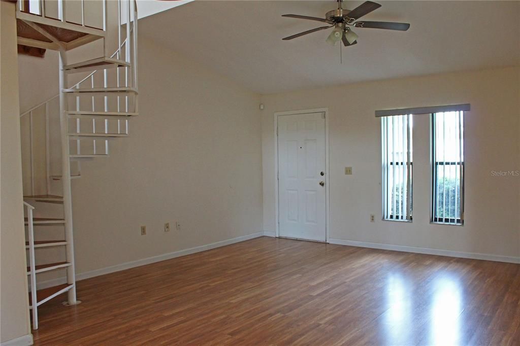 For Rent: $1,650 (2 beds, 2 baths, 925 Square Feet)