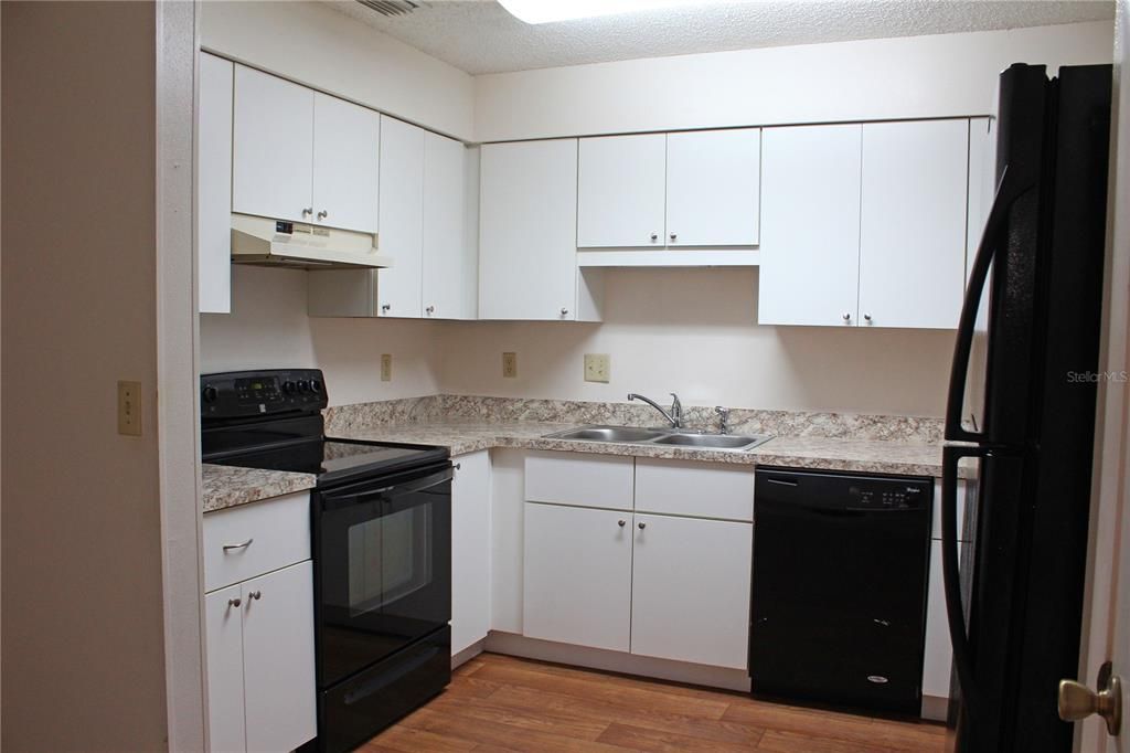 For Rent: $1,650 (2 beds, 2 baths, 925 Square Feet)