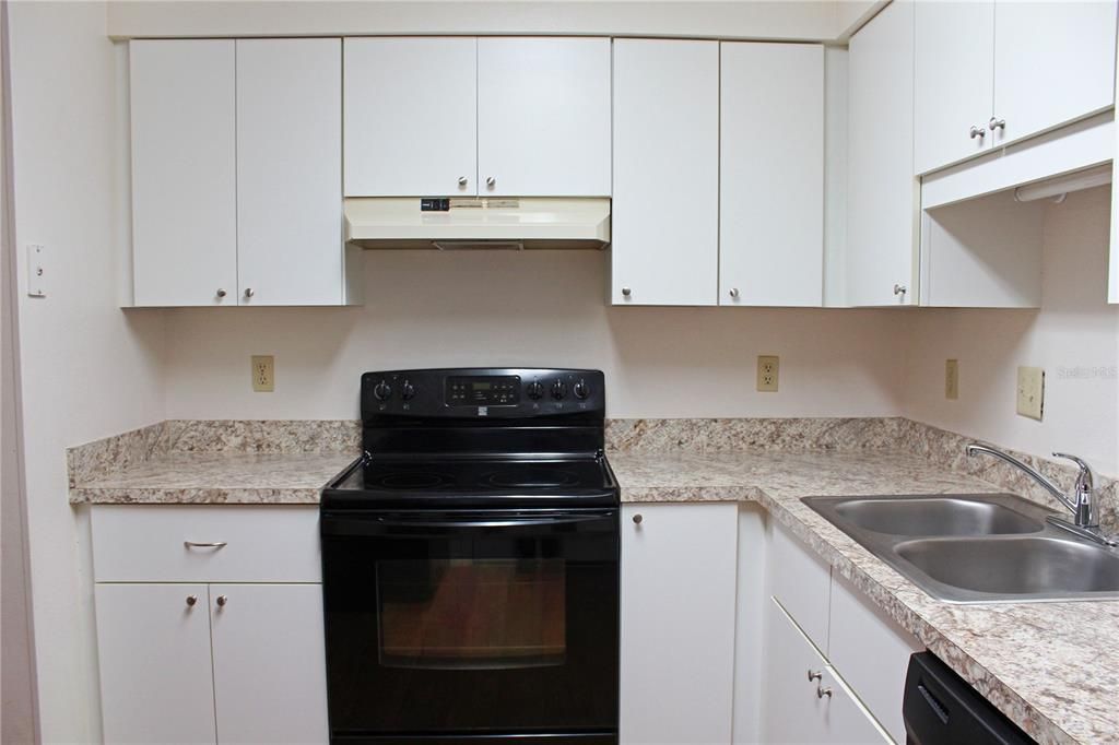 For Rent: $1,650 (2 beds, 2 baths, 925 Square Feet)