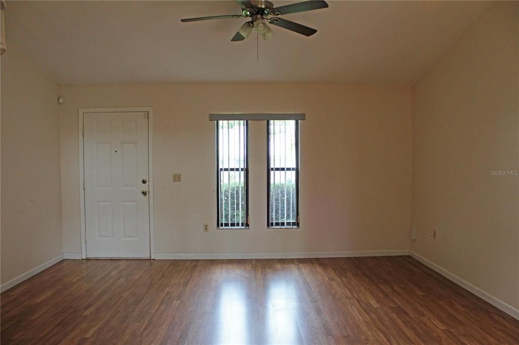 For Rent: $1,650 (2 beds, 2 baths, 925 Square Feet)