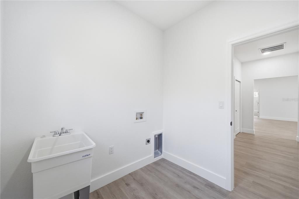 For Sale: $299,000 (3 beds, 2 baths, 1492 Square Feet)