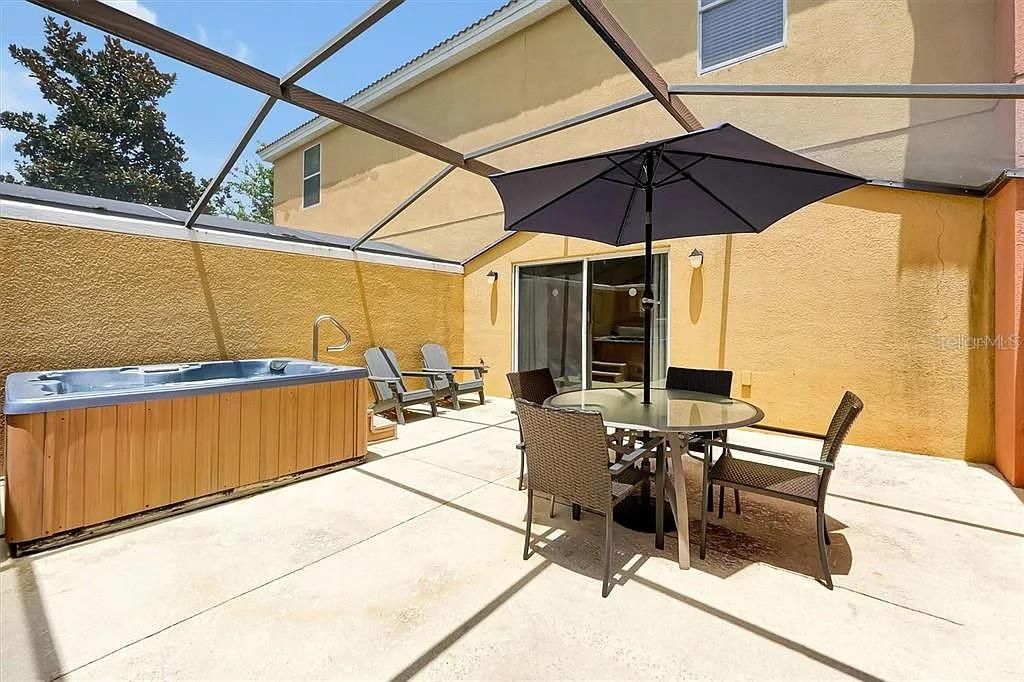 For Sale: $219,000 (2 beds, 2 baths, 1161 Square Feet)