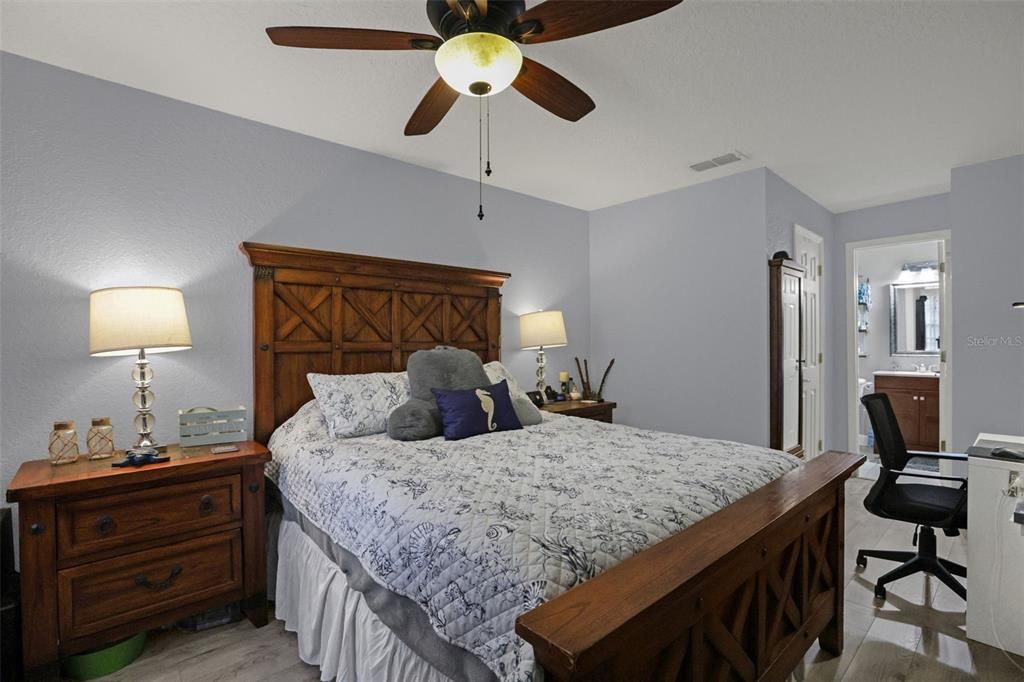 For Sale: $159,000 (2 beds, 2 baths, 876 Square Feet)