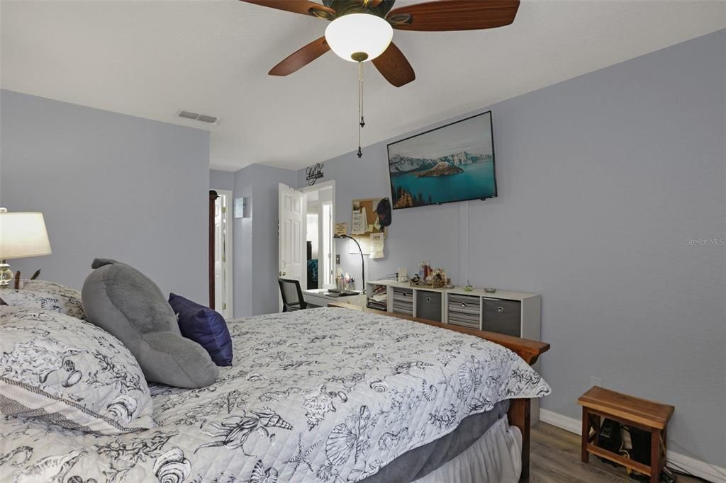 For Sale: $159,000 (2 beds, 2 baths, 876 Square Feet)