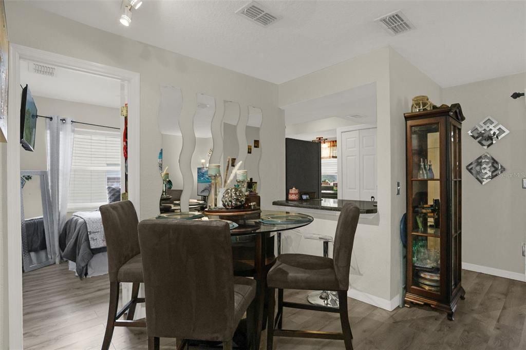 For Sale: $159,000 (2 beds, 2 baths, 876 Square Feet)