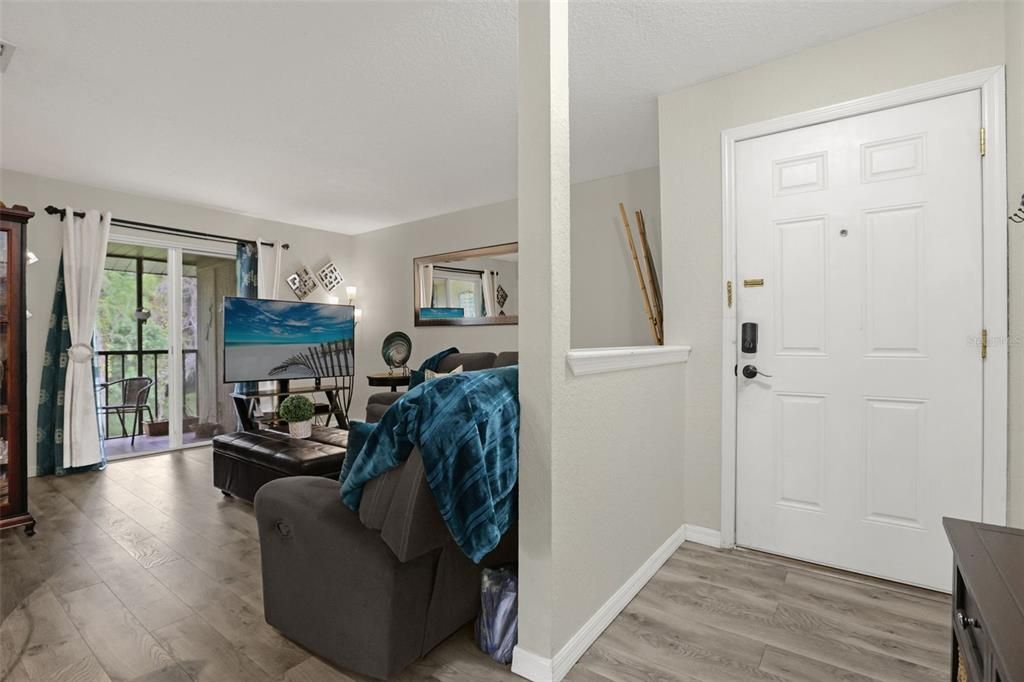 For Sale: $159,000 (2 beds, 2 baths, 876 Square Feet)