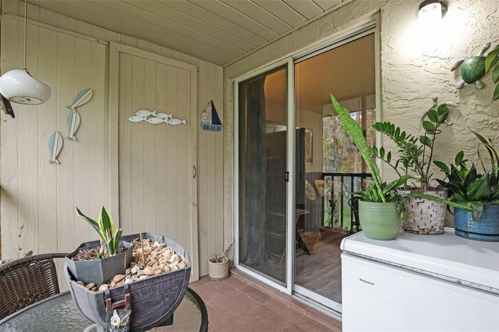 For Sale: $159,000 (2 beds, 2 baths, 876 Square Feet)