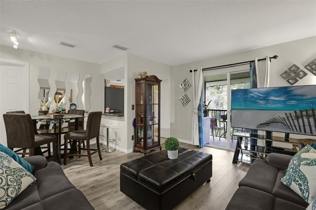 For Sale: $159,000 (2 beds, 2 baths, 876 Square Feet)