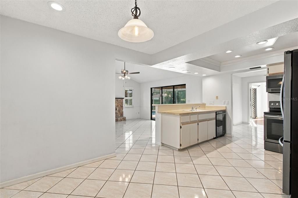 For Rent: $3,000 (3 beds, 2 baths, 1854 Square Feet)