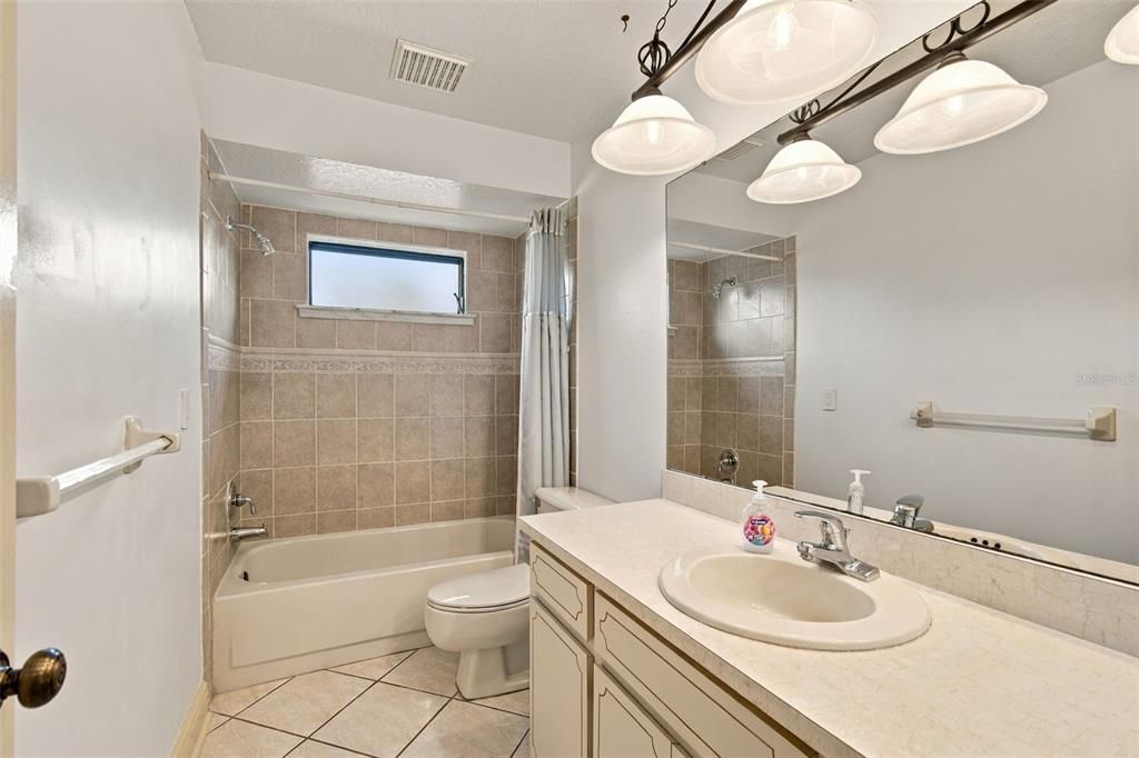 For Rent: $3,000 (3 beds, 2 baths, 1854 Square Feet)
