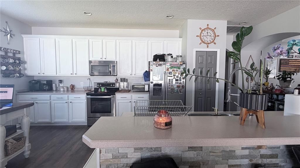For Sale: $680,000 (4 beds, 2 baths, 2565 Square Feet)