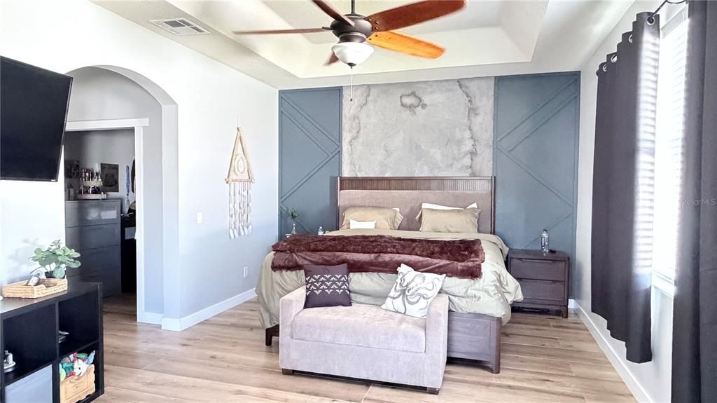 For Sale: $680,000 (4 beds, 2 baths, 2565 Square Feet)