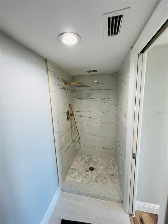 For Rent: $2,100 (2 beds, 2 baths, 1050 Square Feet)