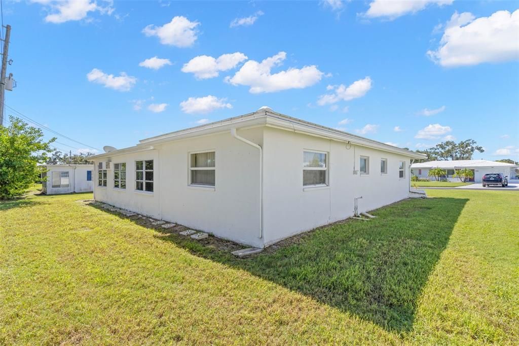 For Sale: $375,000 (2 beds, 2 baths, 1246 Square Feet)