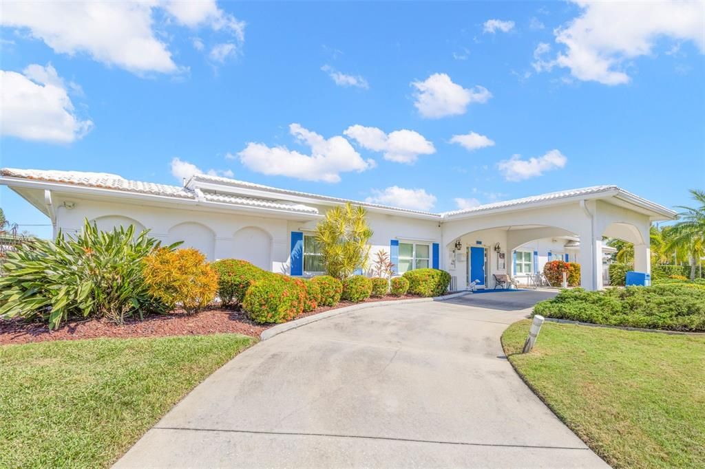 For Sale: $375,000 (2 beds, 2 baths, 1246 Square Feet)