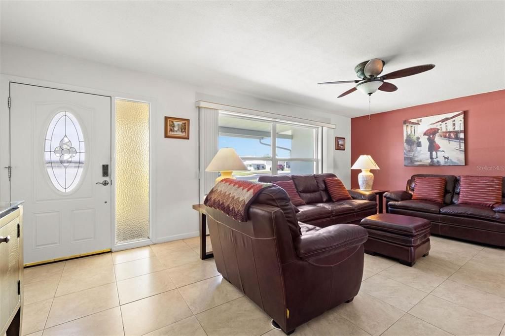 For Sale: $375,000 (2 beds, 2 baths, 1246 Square Feet)