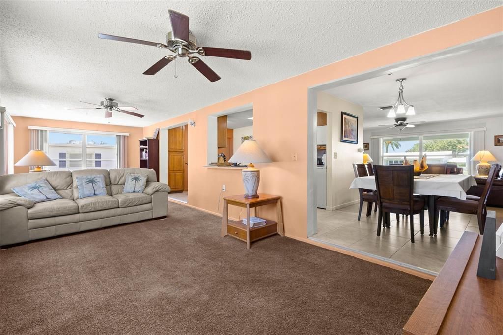 For Sale: $375,000 (2 beds, 2 baths, 1246 Square Feet)