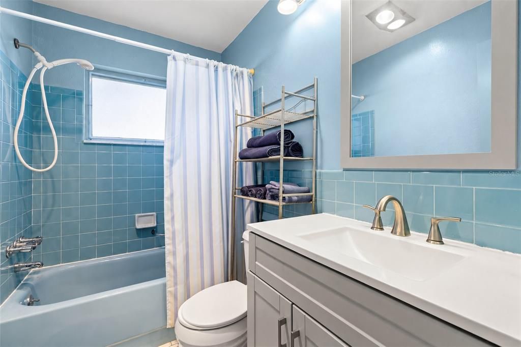 For Sale: $375,000 (2 beds, 2 baths, 1246 Square Feet)