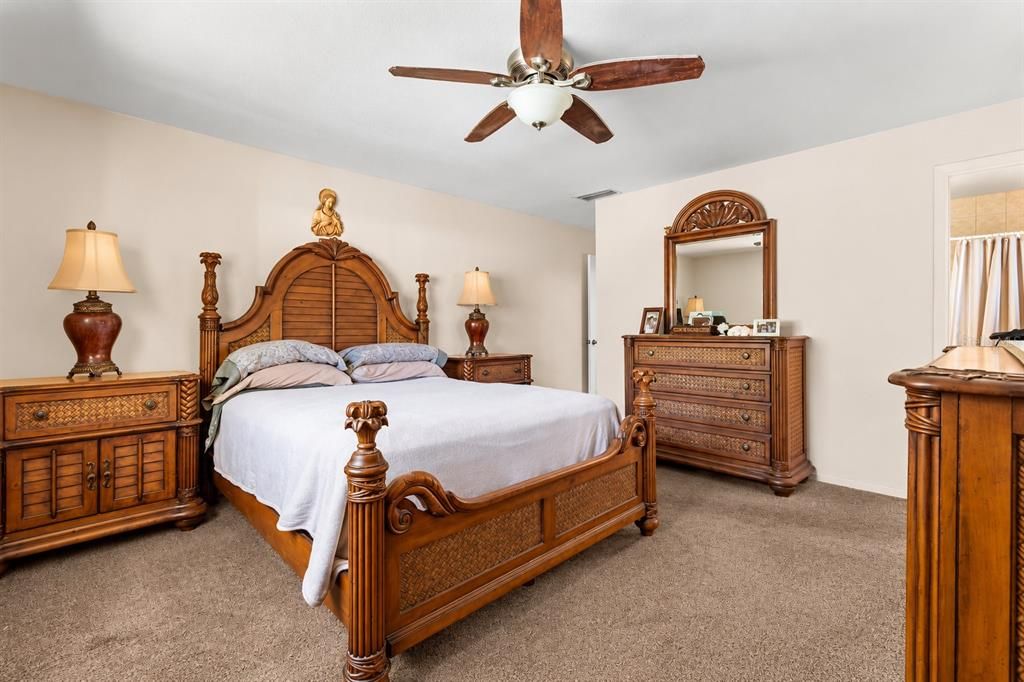 For Sale: $375,000 (2 beds, 2 baths, 1246 Square Feet)