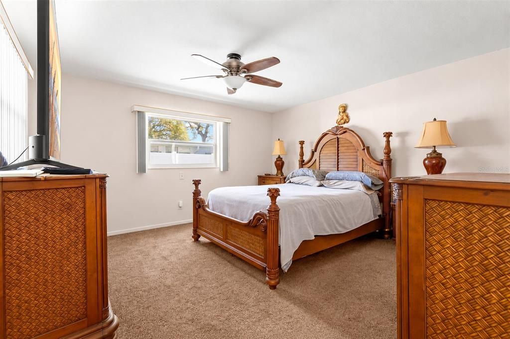 For Sale: $375,000 (2 beds, 2 baths, 1246 Square Feet)
