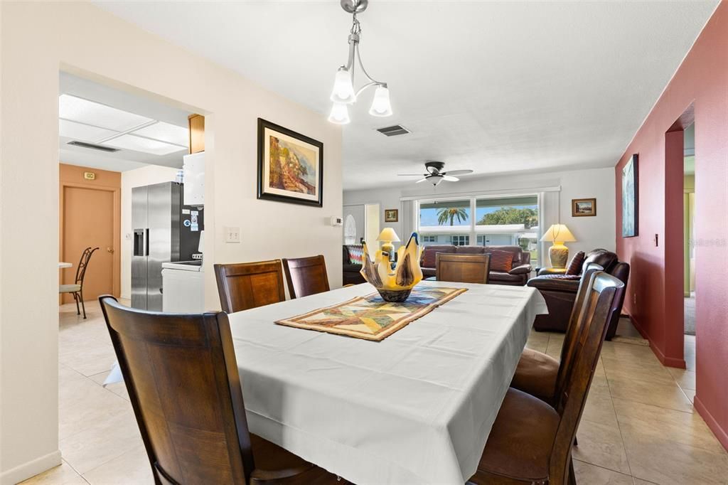 For Sale: $375,000 (2 beds, 2 baths, 1246 Square Feet)