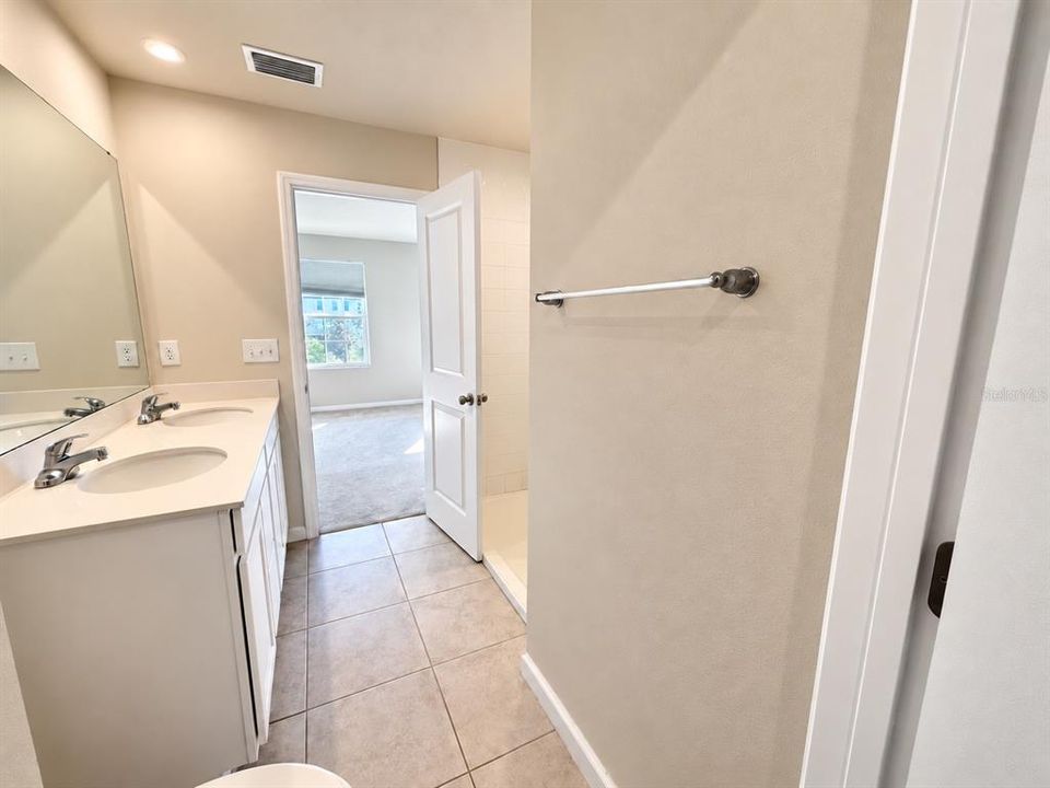 En Venta: $300,000 (3 camas, 2 baños, 1431 Pies cuadrados)