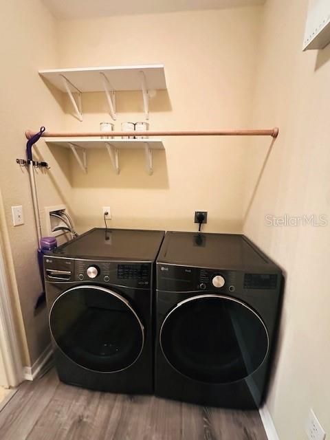На продажу: $209,900 (2 спален, 2 ванн, 1045 Квадратных фут)