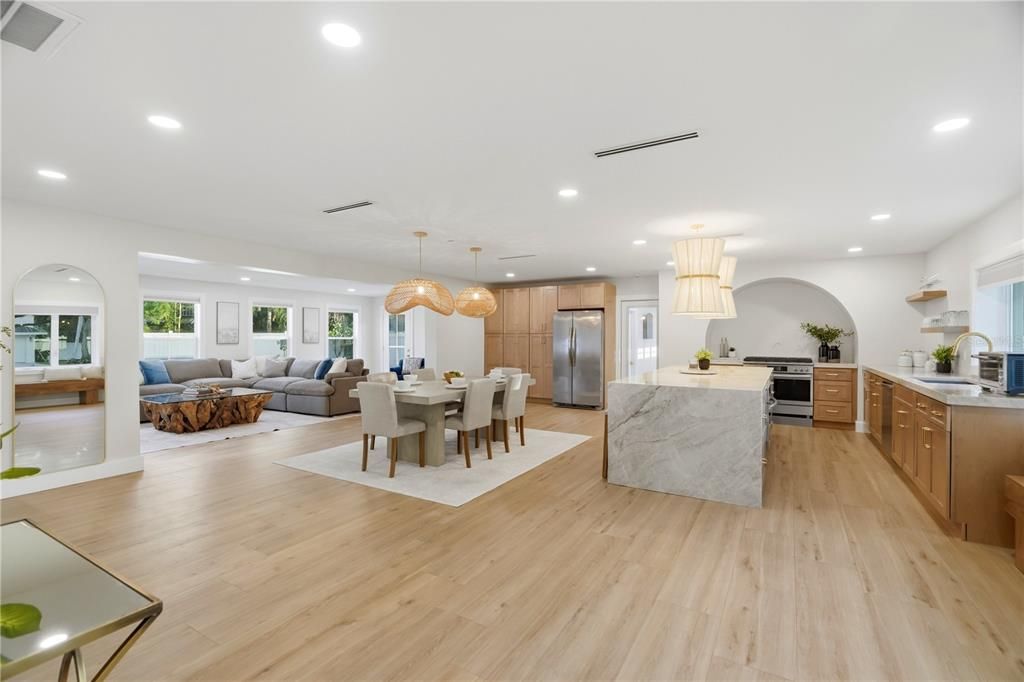 For Sale: $569,000 (2 beds, 1 baths, 1595 Square Feet)