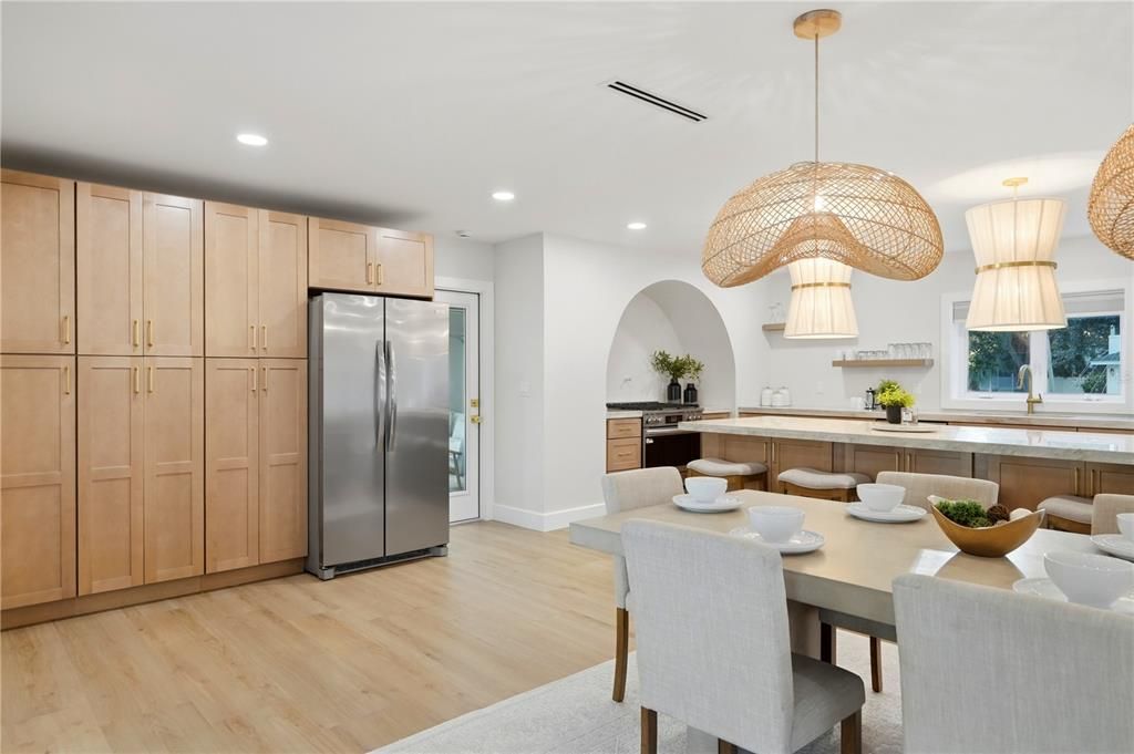 For Sale: $569,000 (2 beds, 1 baths, 1595 Square Feet)