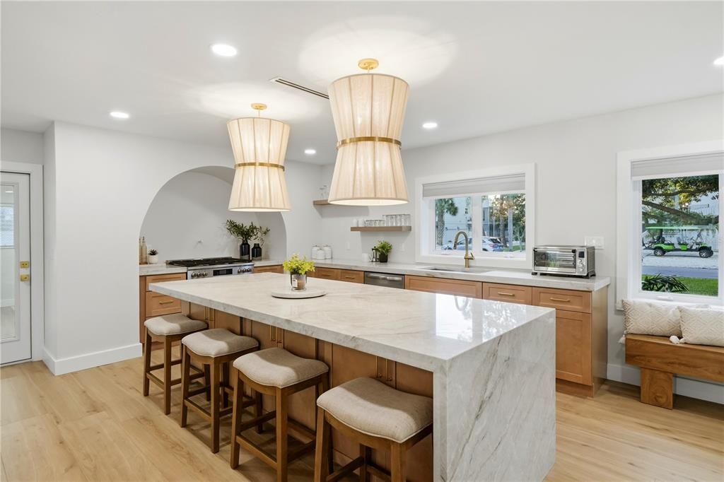 For Sale: $569,000 (2 beds, 1 baths, 1595 Square Feet)