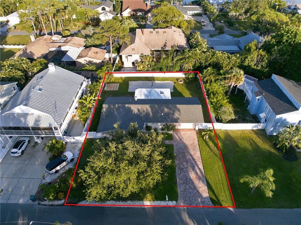 For Sale: $569,000 (2 beds, 1 baths, 1595 Square Feet)