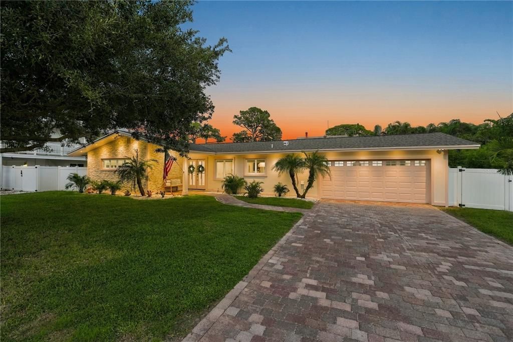For Sale: $569,000 (2 beds, 1 baths, 1595 Square Feet)