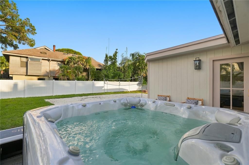 For Sale: $569,000 (2 beds, 1 baths, 1595 Square Feet)