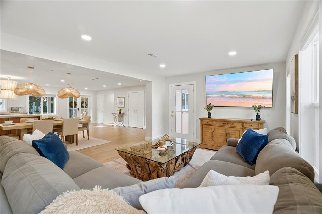 For Sale: $569,000 (2 beds, 1 baths, 1595 Square Feet)