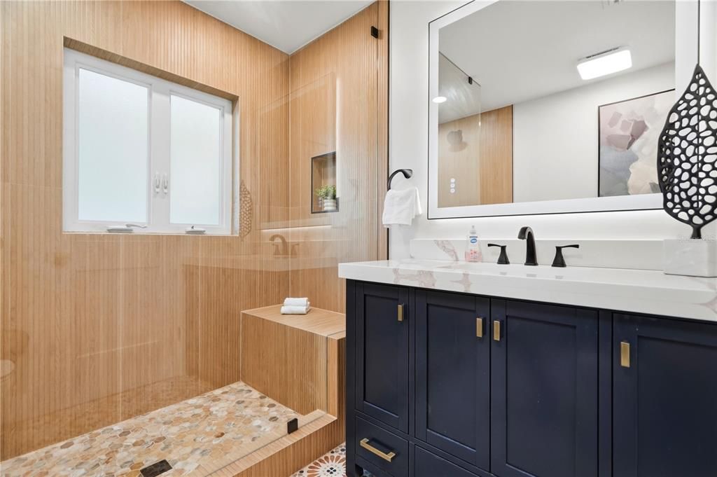 For Sale: $569,000 (2 beds, 1 baths, 1595 Square Feet)