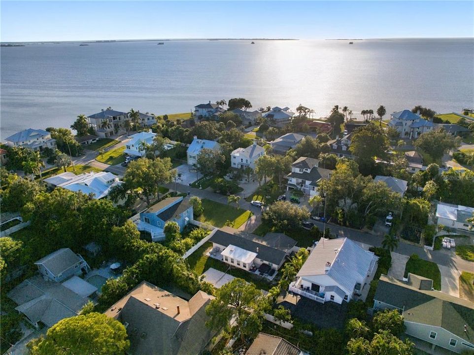 For Sale: $569,000 (2 beds, 1 baths, 1595 Square Feet)