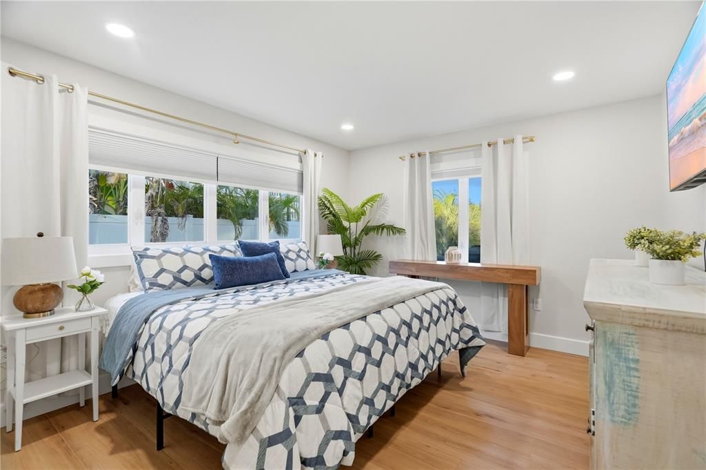 For Sale: $569,000 (2 beds, 1 baths, 1595 Square Feet)