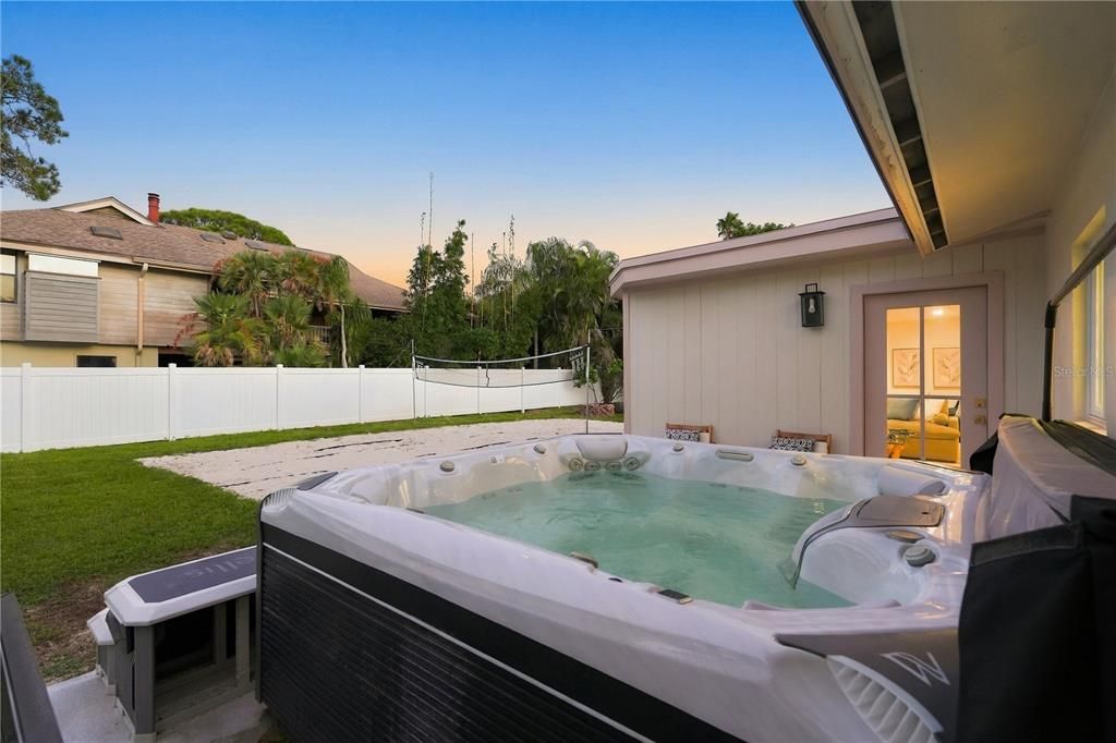 For Sale: $569,000 (2 beds, 1 baths, 1595 Square Feet)