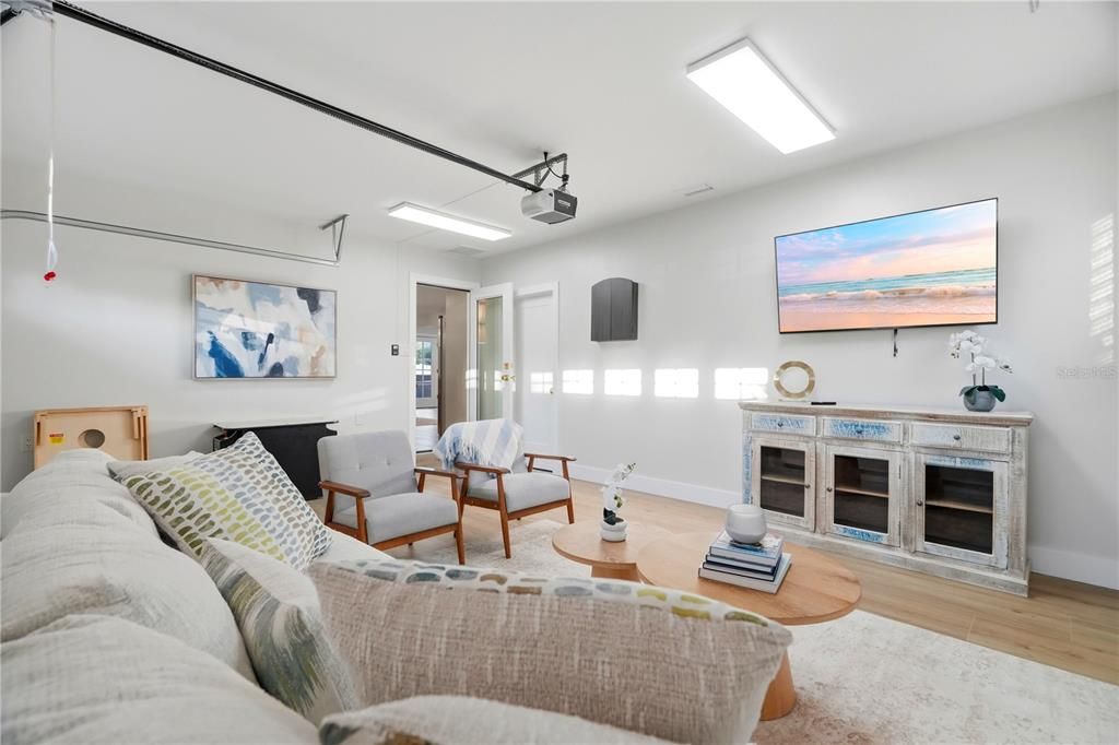 For Sale: $569,000 (2 beds, 1 baths, 1595 Square Feet)