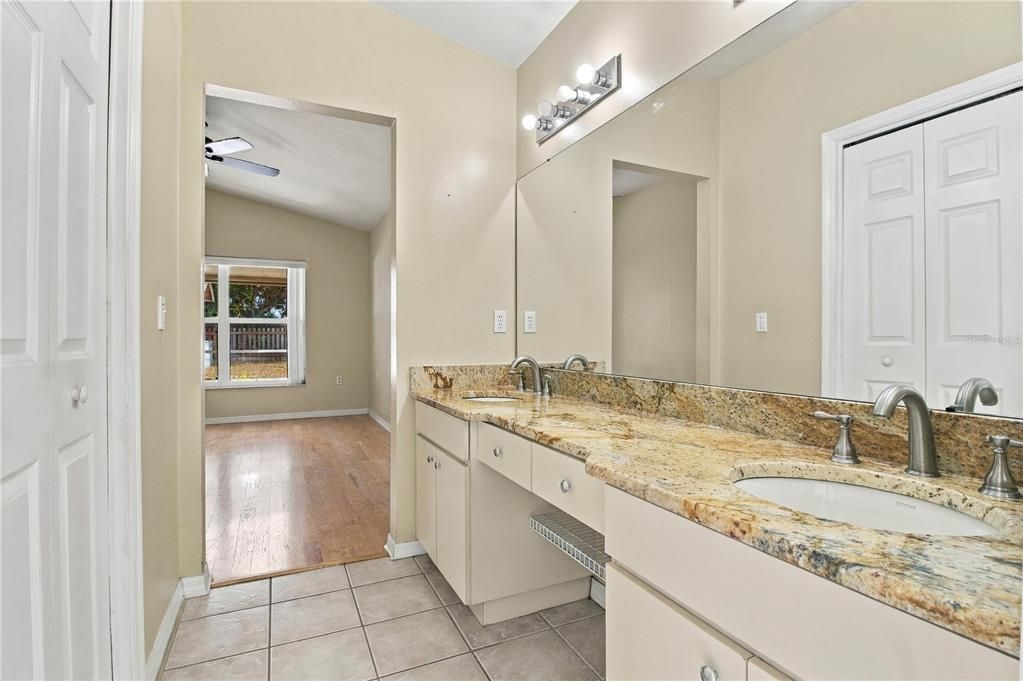 For Sale: $339,900 (3 beds, 2 baths, 1412 Square Feet)
