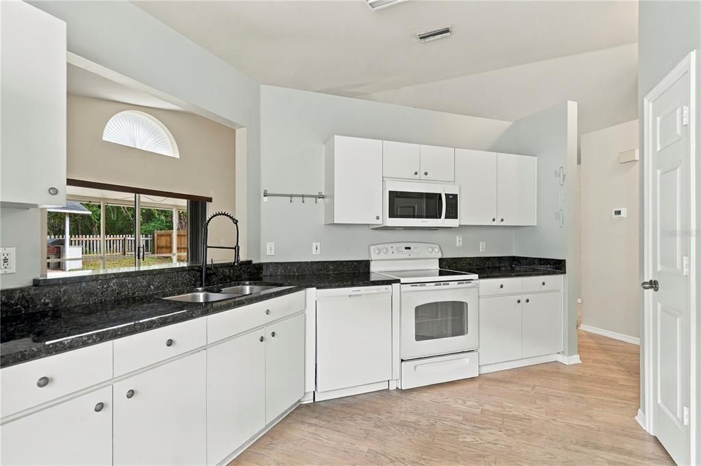 For Sale: $339,900 (3 beds, 2 baths, 1412 Square Feet)