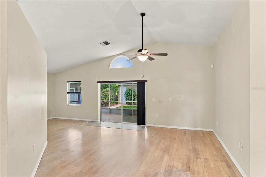 For Sale: $339,900 (3 beds, 2 baths, 1412 Square Feet)