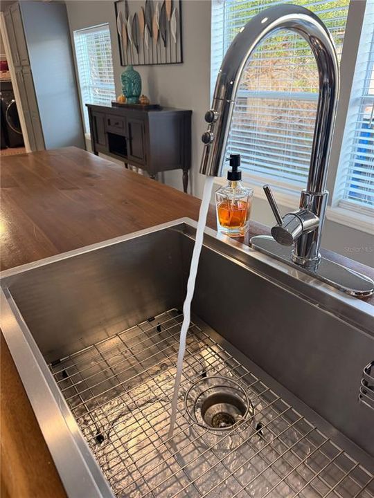 For Sale: $199,999 (3 beds, 2 baths, 1568 Square Feet)
