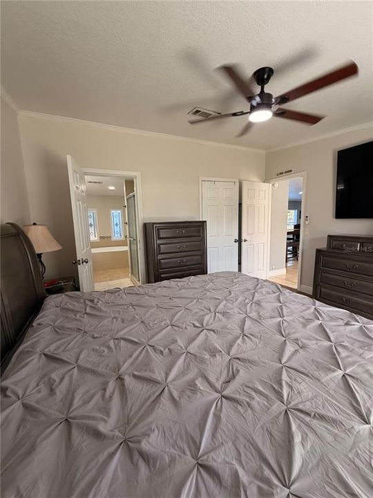 For Sale: $199,999 (3 beds, 2 baths, 1568 Square Feet)