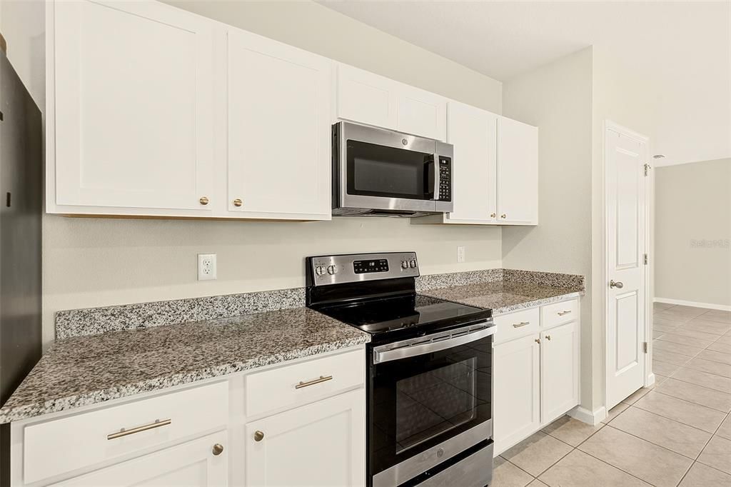 For Sale: $325,000 (3 beds, 2 baths, 1500 Square Feet)
