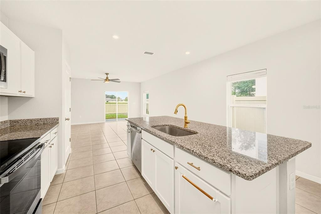 For Sale: $325,000 (3 beds, 2 baths, 1500 Square Feet)