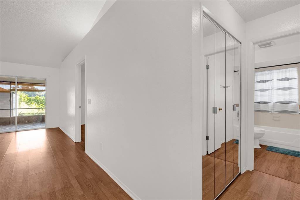 На продажу: $259,000 (2 спален, 2 ванн, 1093 Квадратных фут)