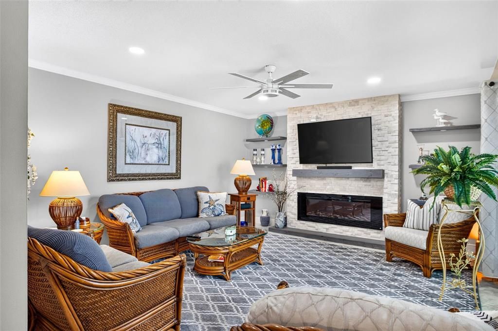 For Sale: $335,000 (2 beds, 2 baths, 1487 Square Feet)