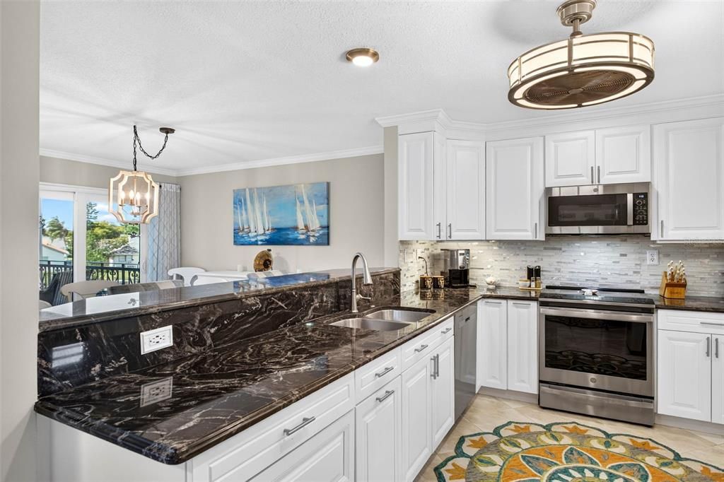 For Sale: $335,000 (2 beds, 2 baths, 1487 Square Feet)